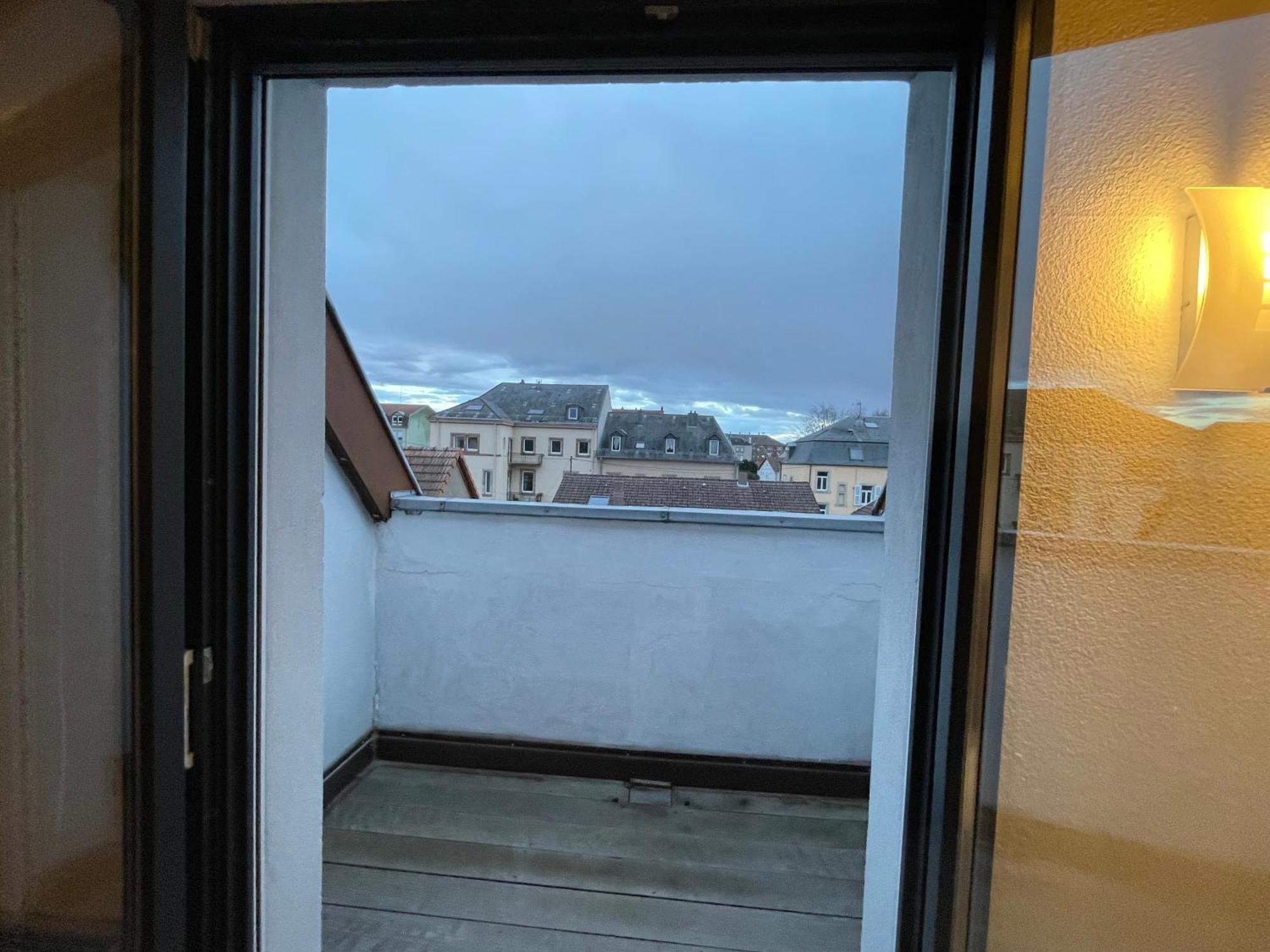 Fathala - Appartement Lumineux En Dernier Etage - Face A La Gare Routiere Sarrebourg Exterior photo